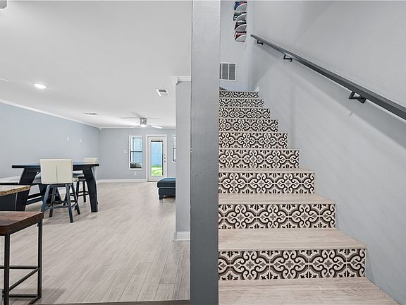 2nd image of 209 Forest Hls APT 121