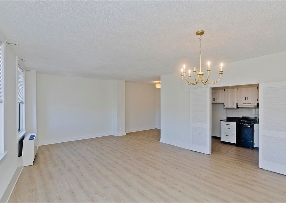 1st image of 140 Chestnut St APT 404