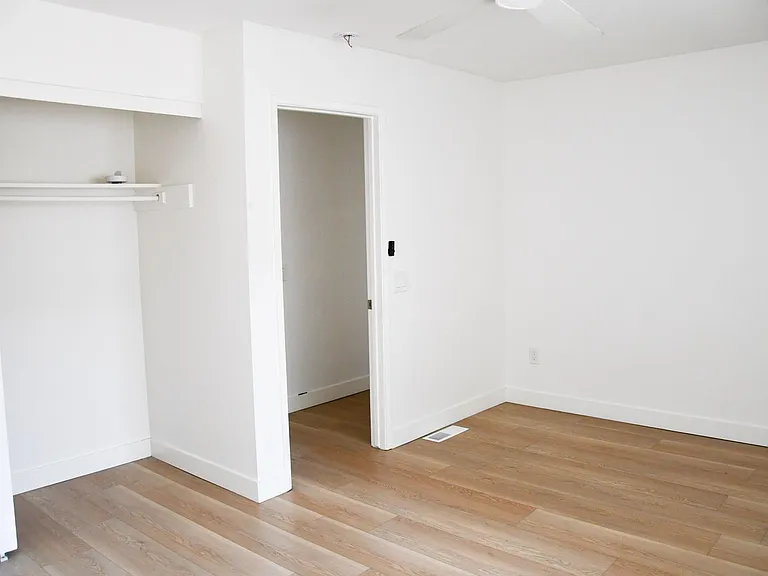 994 Valencia St — Photo 31