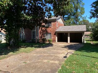 4060 Twin Lakes Dr, Memphis, TN 38128
