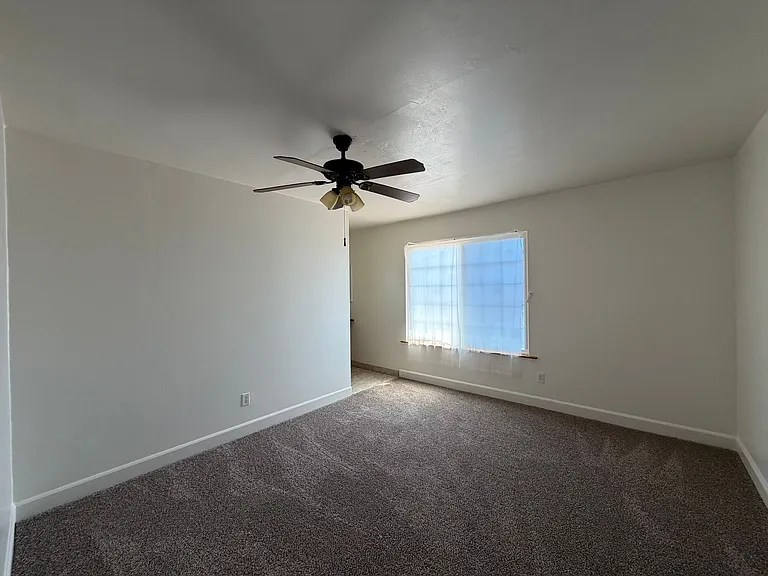 424 Oakmont Dr — Photo 35