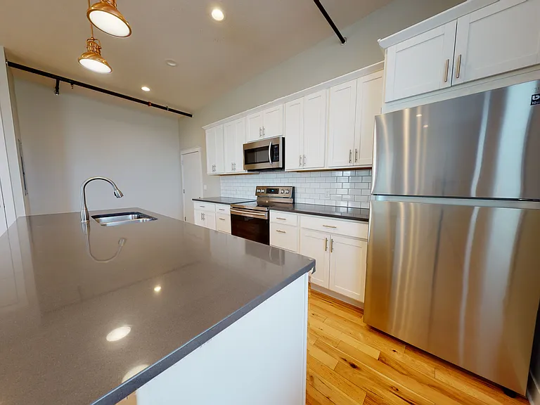 320 N Pine St #202 — Photo 3
