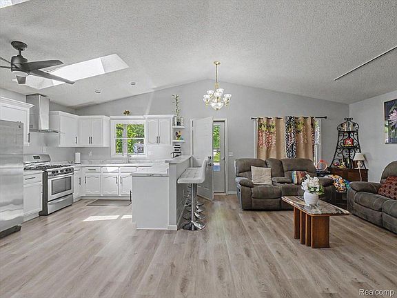 2nd image of 14275 Irene St