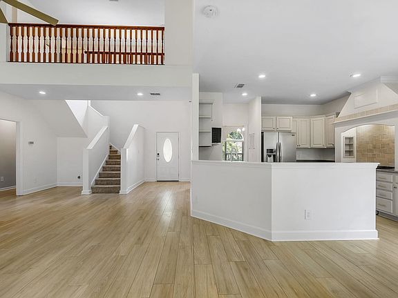 5th image of 848 Eagle View Dr