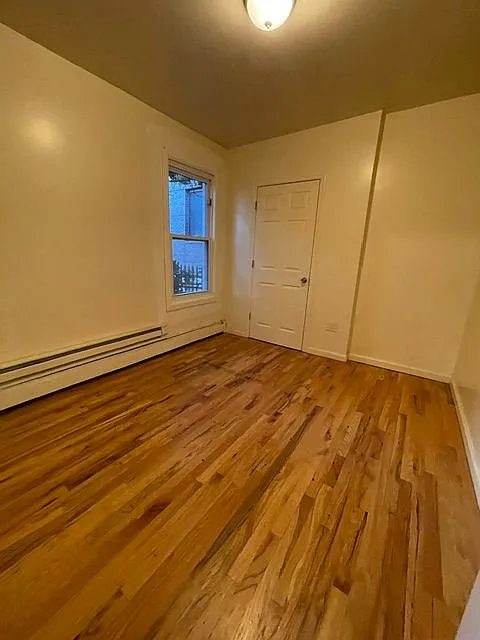 9 bed, 3.0 bath, 824 sqft, $3,500 — Photo 3