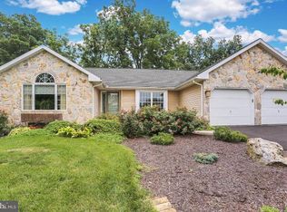 280 W Walnut Tree Dr, Blandon, PA 19510