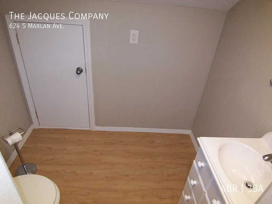4 Bedroom 2.5 Bath Home - Central Location - You Will Love The Floorplan (No Animals) — Photo 3