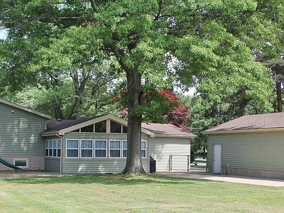 5th image of 713 Locust Dr