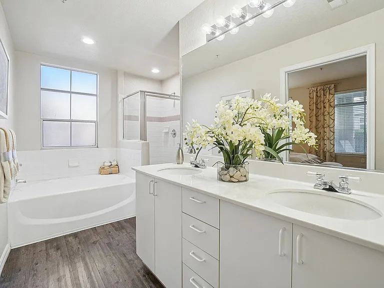 Stratton Master Bathroom Sinks