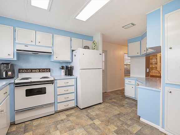 5th image of 832 JOLANDA CIRCLE