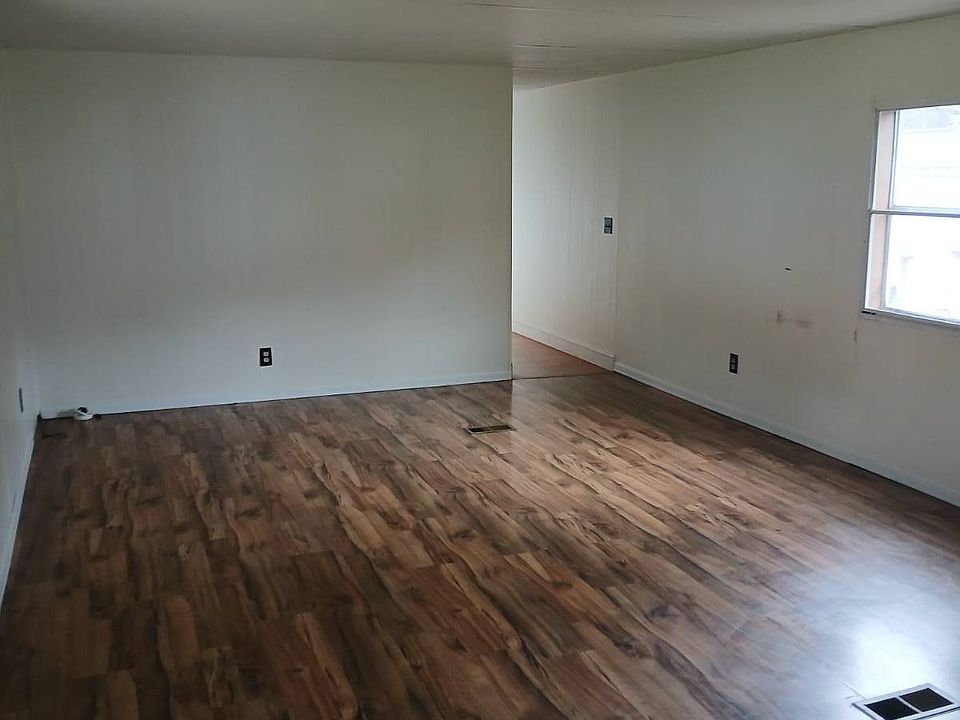 1st image of 19 Valley Dr