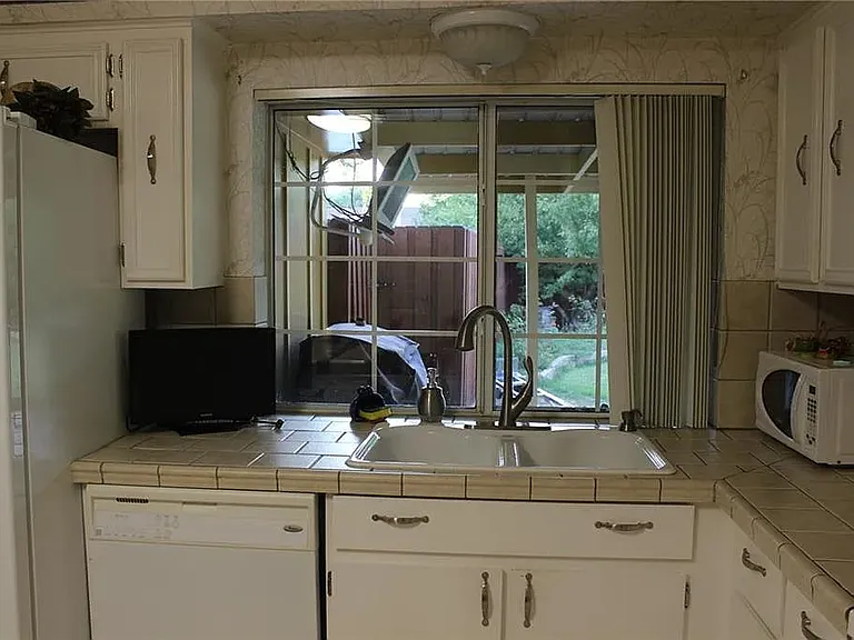 1025 Pleasant Valley Rd — Photo 6