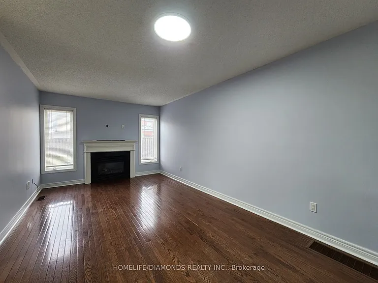 22 Colonel Lyall St — Photo 9