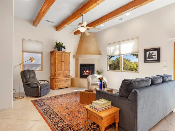 2020 Sydney Ln NW, Albuquerque, NM 87107