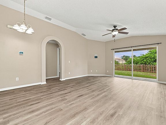 3rd image of 12914 Fieldmoor Ct