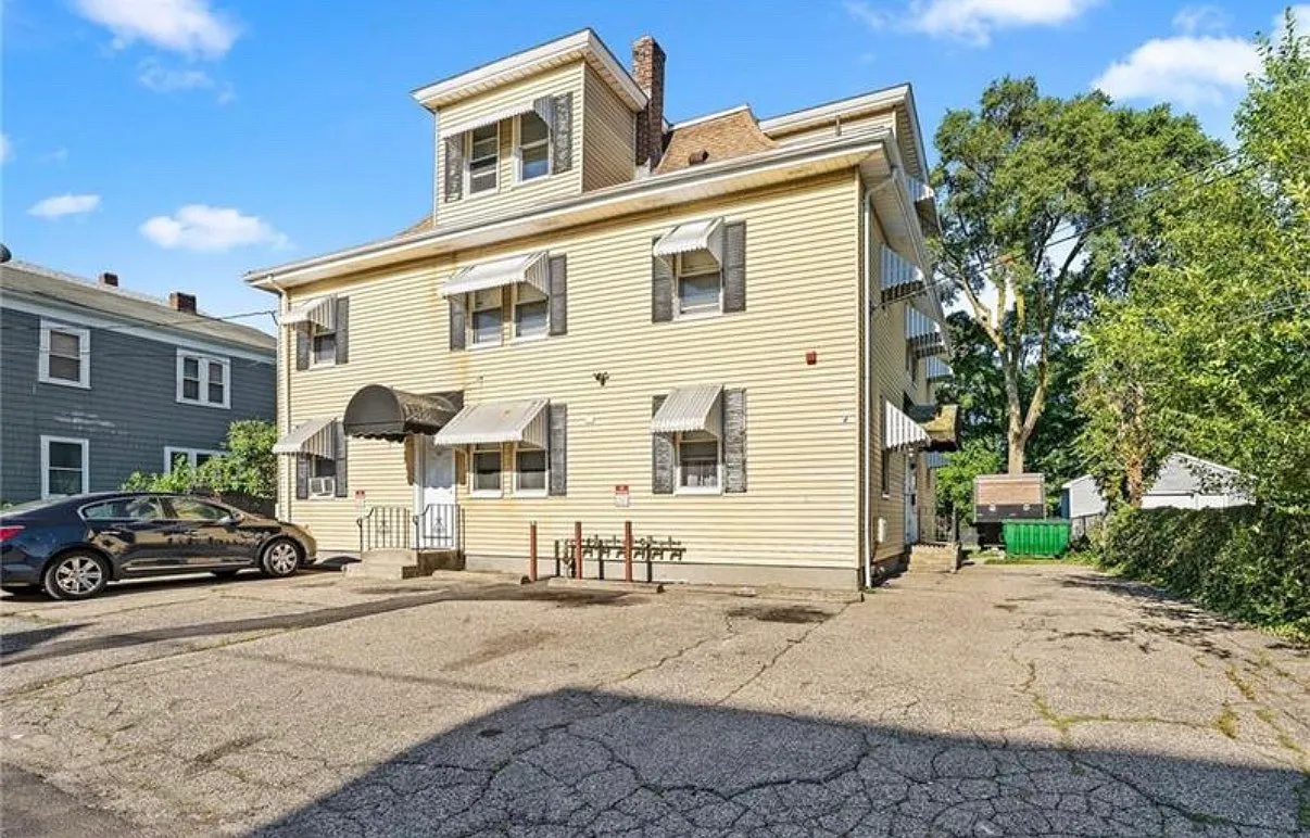2 bed, 850 sqft, $1,800 — Photo 2