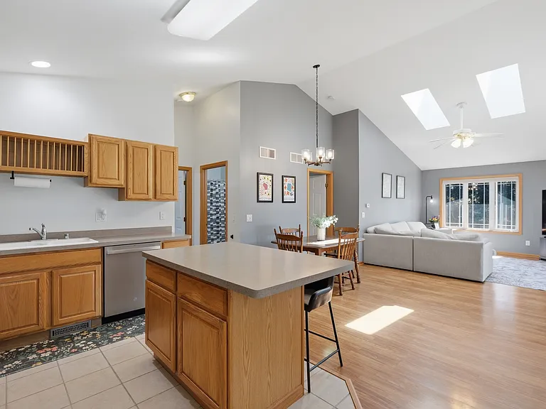 1051 Tamarack Way #1051 — Photo 9