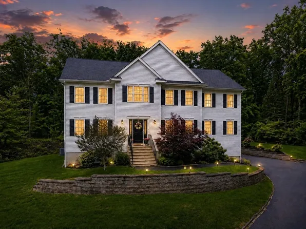 4 Murray Hill Cir, Wilmington, MA 01887