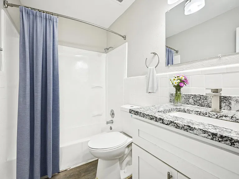 Amber Grove Apartments — Photo 11