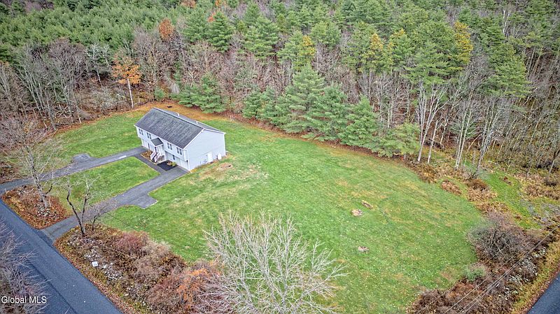 4th image of 202 N Nassau Road