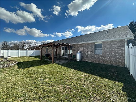 5th image of 918 Stratford Dr