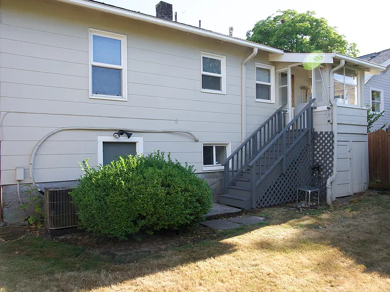 2506 E Lynn St — Photo 29