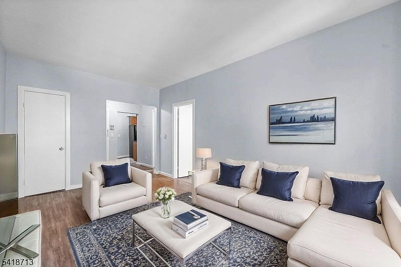 1st image of 250 Clendenny Ave #4