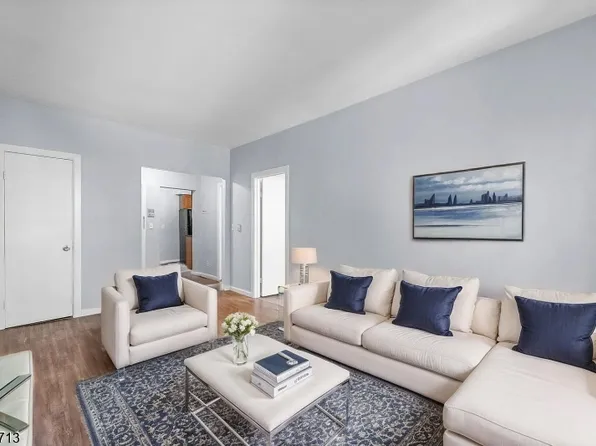 250 Clendenny Ave #4, Jersey City, NJ 07304