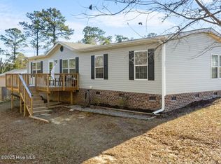 127 Youpon Dr, Hubert, NC 28539