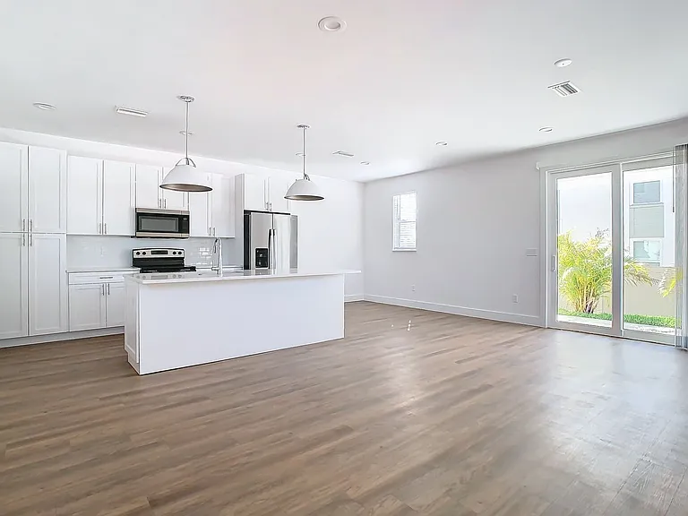 6235 S Manhattan Ave #8 — Photo 12