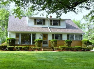 4968 N Sedgewick Rd, Lyndhurst, OH 44124