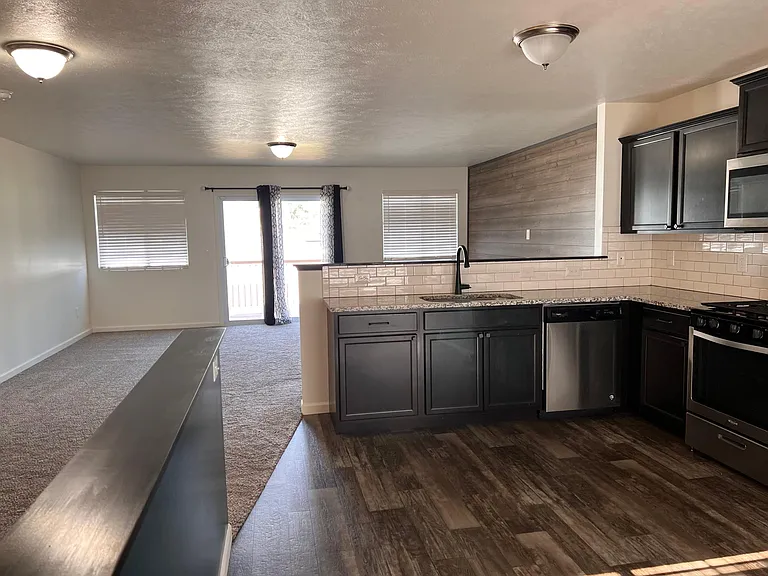 3310 Chapel Hill Dr W — Photo 10