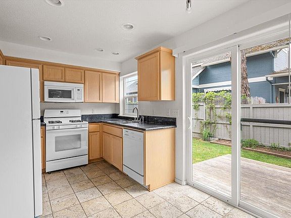 5th image of 228 Talent Ave APT 16