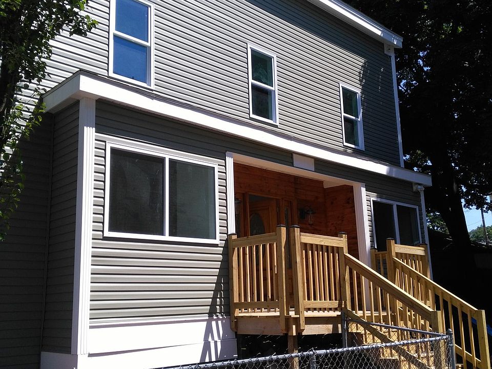 Front entrance (facing the driveway)