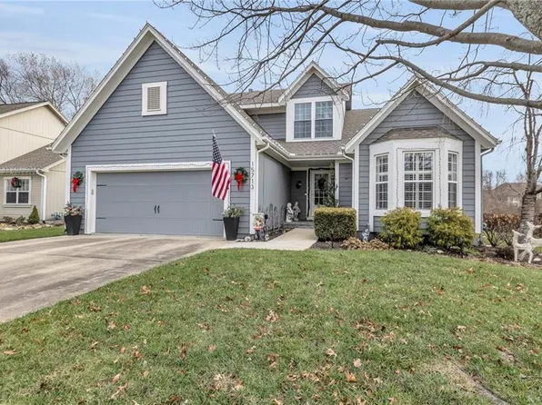 15713 S Stagecoach Dr, Olathe, KS 66062