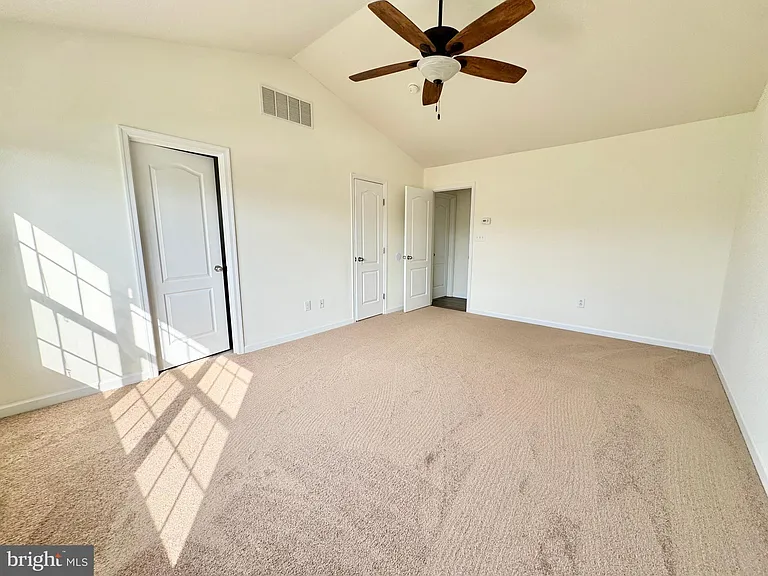 56 Nicholas Dr — Photo 15