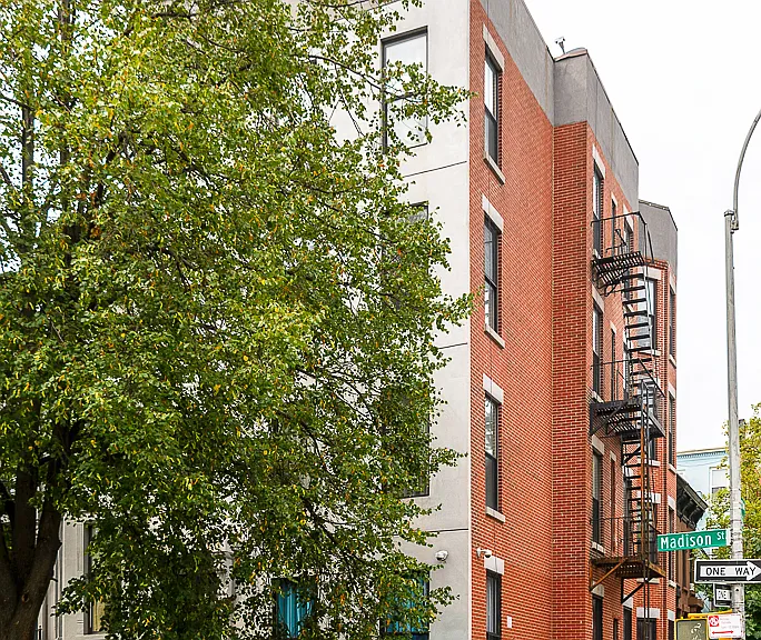 543 Madison St #3R — Photo 9