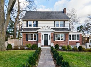 534 Manor Ridge Rd, Pelham, NY 10803