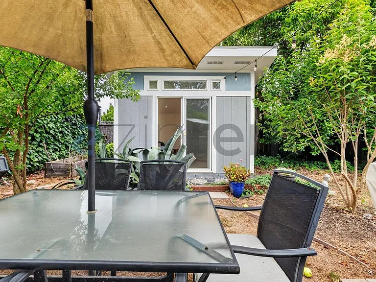2039 Montecito Ave — Photo 33