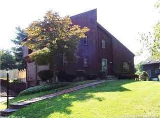 6 Bobby Ln, Manchester, CT 06040