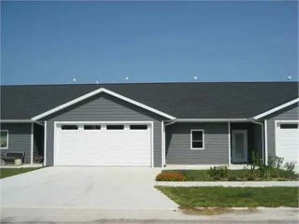 104 Highland Dr #3, Decorah, IA 52101