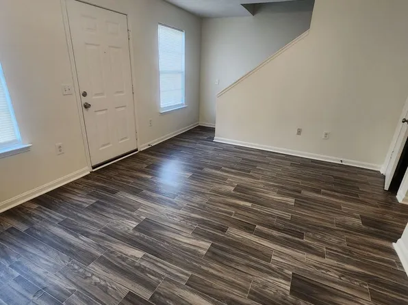 Castlewood Apartments - Huntsville, AL