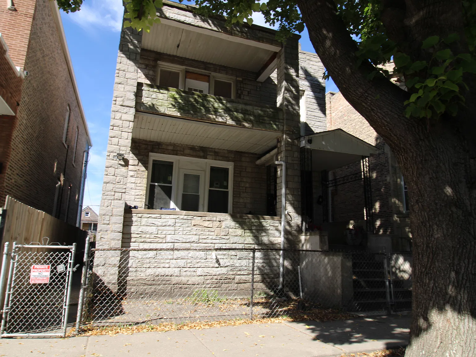 3 bed, 905 sqft, $1,800 — Photo 1