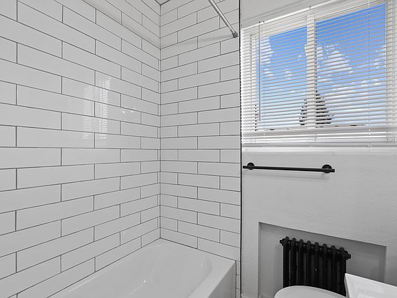 2nd image of 1520 Wabash St #1522-4