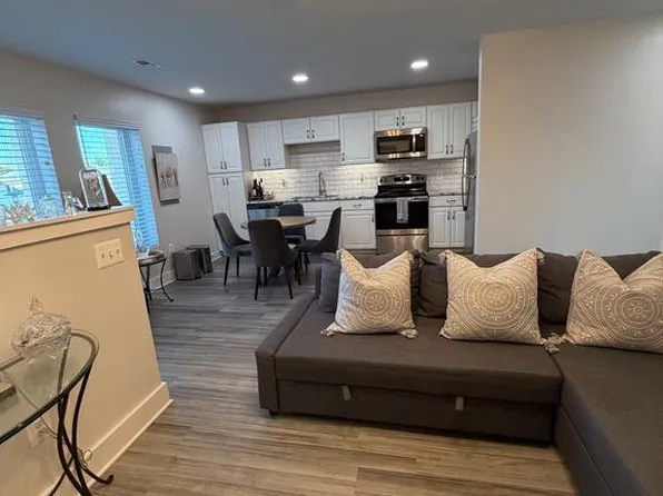 19520 Village Walk Dr #203, Montgomery Village, MD 20886