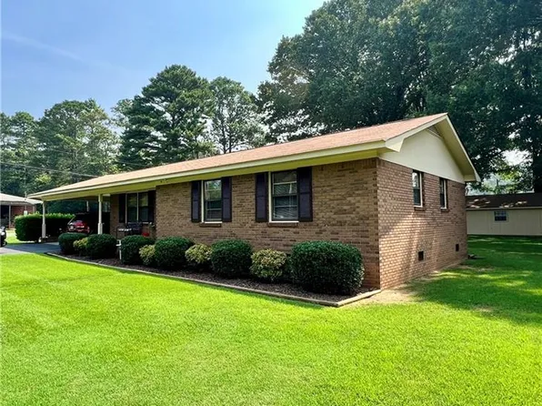 106 Deer Park Ln, Calhoun, GA 30701