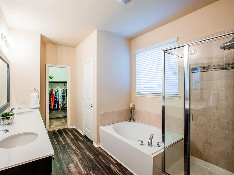 1324 Red River Dr — Photo 10