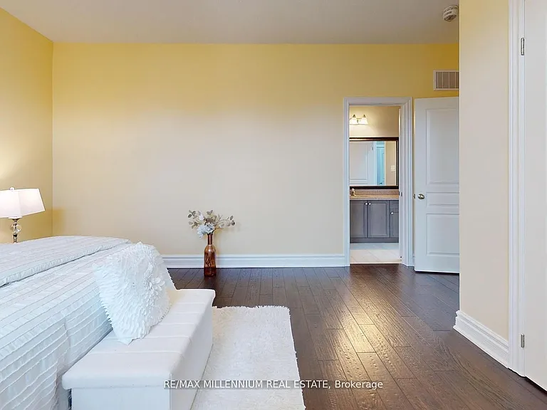 51 Kincardine St — Photo 37