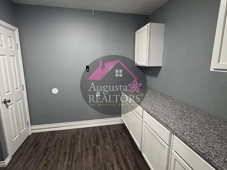 2626 Garfield Ave — Photo 8