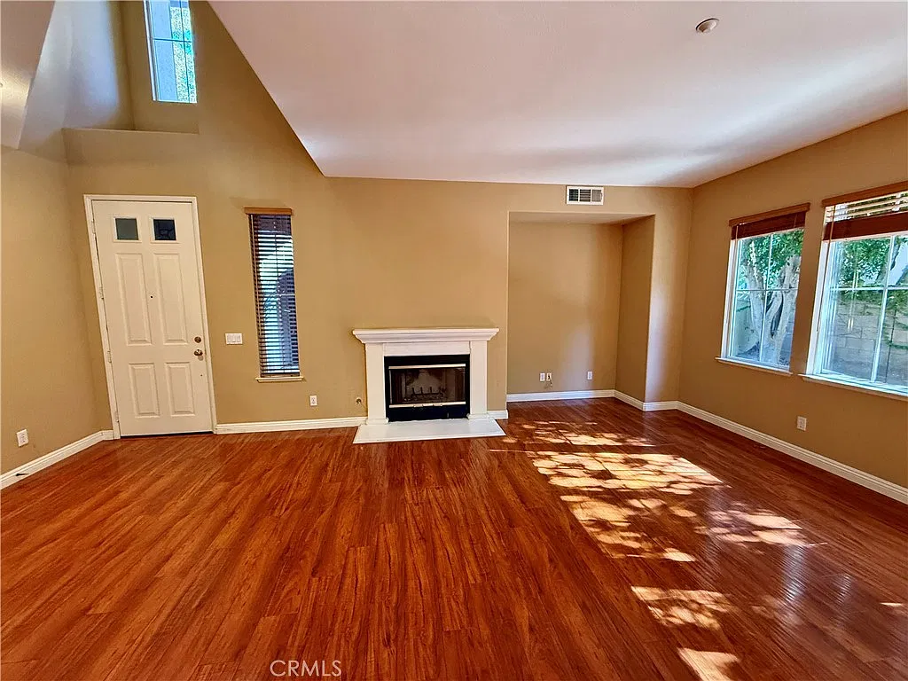 4 bed, 2004 sqft, $4,600 — Photo 3